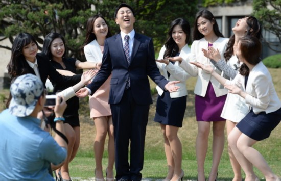 韩国大学生为毕业照攀比高价微整形 称“为了美,比较值得” 韩国大学生为毕业照攀比高价微整形 称“为了美,比较值得”